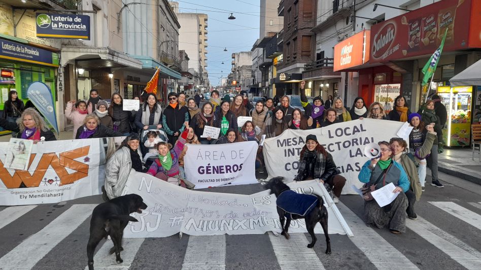 Este lunes se realizaron en Azul distintas actividades y una movilización en el marco del Ni una Menos.