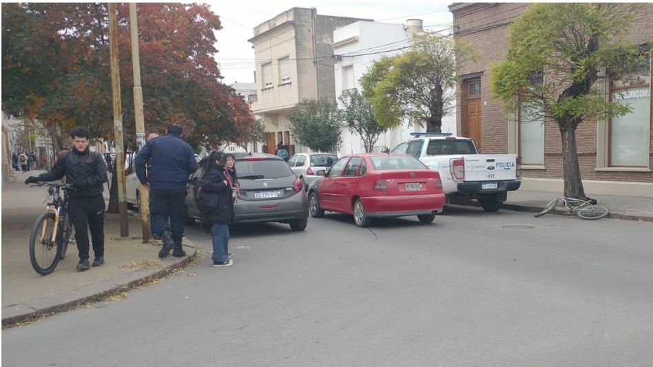 Burgos y Prat, el lugar donde una menor que iba en bicicleta sufrió lesiones en un siniestro de tránsito. FOTO: CPA/PBA 
