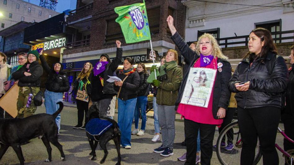 Organizaciones feministas locales se movilizaron en Azul en el marco del 3J.  NACHO CORREA