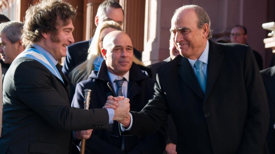 Francos amenaza con "recortes de todo tipo" si sale la nueva fórmula jubilatoria