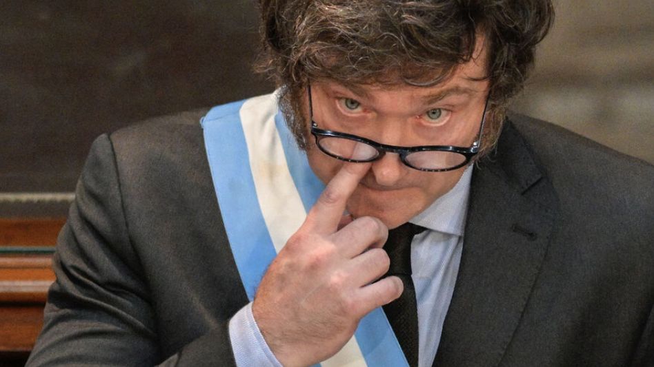 Milei calificó de "trampa de Máximo Kirchner" los cambios en jubilaciones y criticó la suba de dietas de los diputados