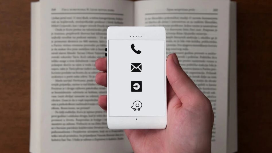 ¿Cansado de usar el smartphone? Probá este teléfono minimalista con pantalla de tinta electrónica