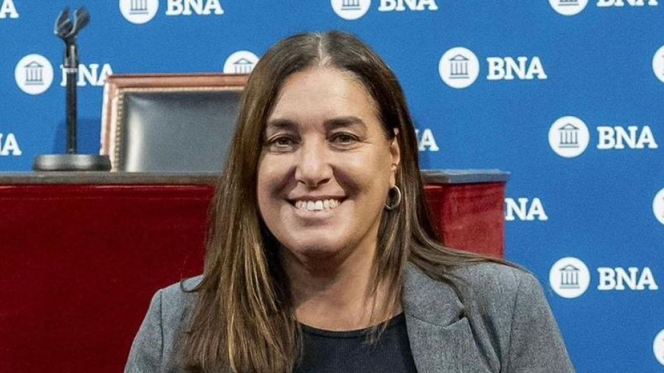 Florencia Burgos, en modo vocera del Banco Nación. La comunicadora azuleña también es docente universitaria desde hace más de dos décadas. 