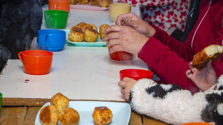  "Cada vez más familias nos   escriben pidiendo alimentos" 