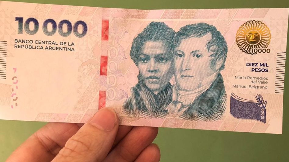 Paso a paso, cómo saber si un billete de $ 10.000 es verdadero o falso