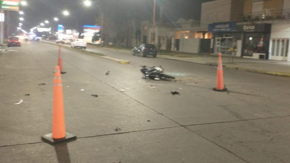 Ayer jueves, minutos después de las 21, se produjo la colisión en Mitre y Arenales. FOTO: CPA/PBA 