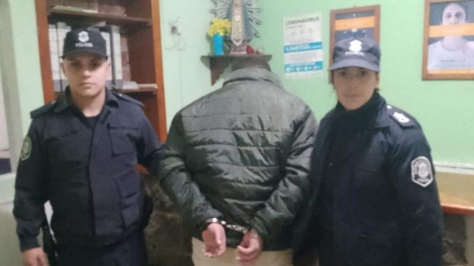 Una imagen de julio de 2023, cuando el autor de estos hechos de violencia de género fue detenido en Cacharí.
