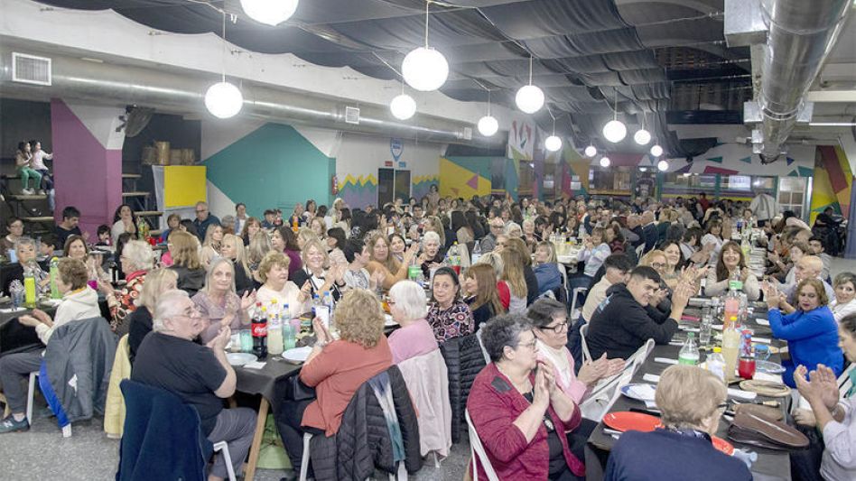 Con muy buena convocatoria se llevó a cabo la cena a beneficio del Rinconcito del Carmen.   PRENSA MUNCIPAL/LUCAS TEDESCO 