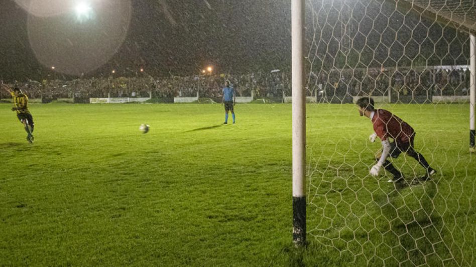 La última definición de Alumni luego de haber empatado en el partido de ida. Piazza lo venció por 9 a 8 en la definición por penales en el Clausura 2022. ARCHIVO/NICOLAS MURCIA.