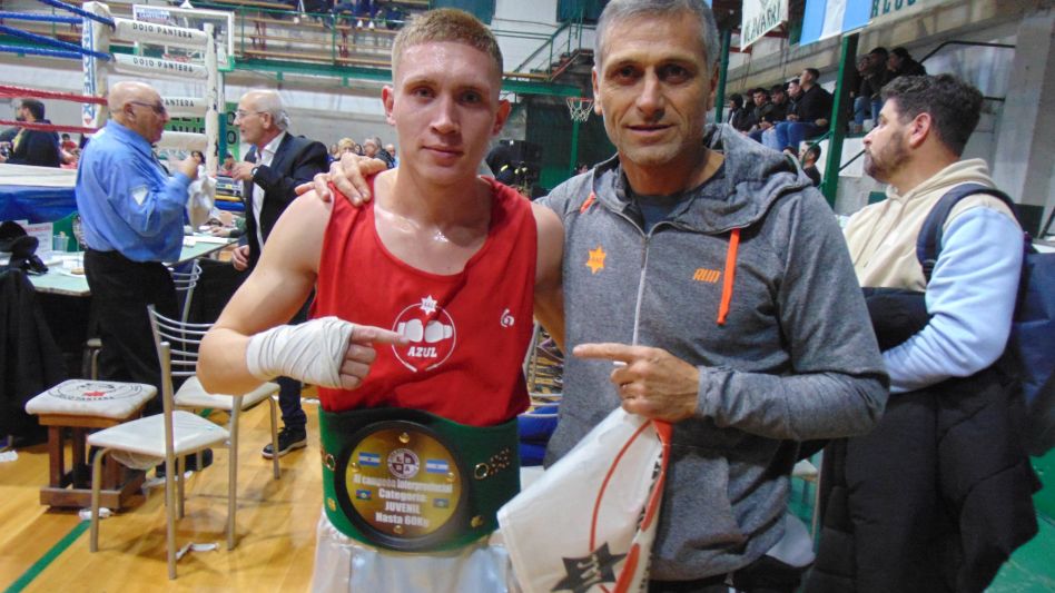 Cepeda junto al entrenador Martin Vitale. Foto: gentileza Facebook: Gustavo Alejandro Burgardt