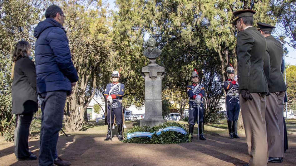 Se realizó ayer el acto recordatorio del 204º aniversario del fallecimiento del Gral. Manuel Belgrano y Día de la Bandera. FOTOS LUCAS TEDESCO/PRENSA MUNICIPAL 