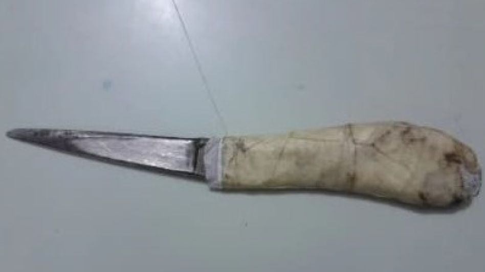 El arma blanca incautada en poder de uno de los adolescentes que ayer jueves intentaron cometer un hurto en una casa. FOTO: CPR AZUL/PBA