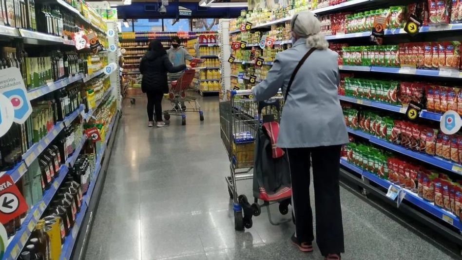 Caída del consumo: cuáles son los productos que la gente está dejando de comprar, según una consultora