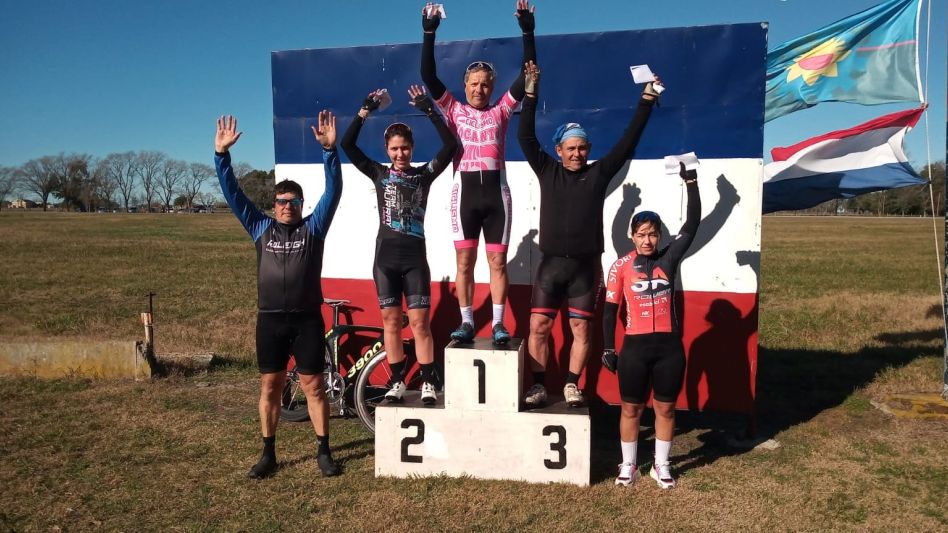 Podios azuleños en Tapalqué 