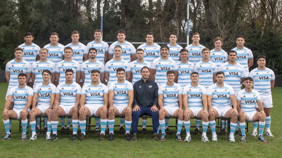 Los Pumitas posaron para la foto oficial previa al viaje a Sudáfrica para disputar el Mundial M20. Su plantel de 30 jugadores incluye nada menos que a un azuleño. Se trata de Juan Penoucos.