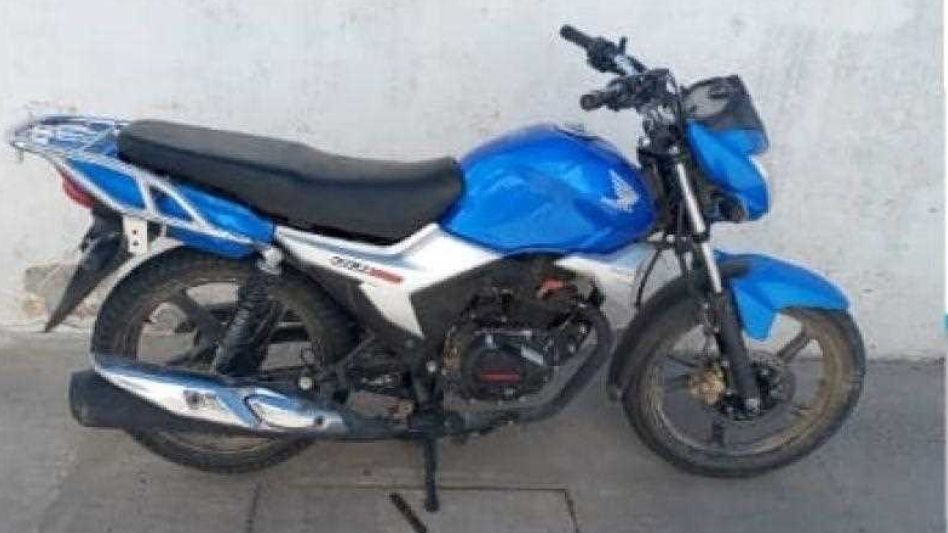 La moto que conducía el joven el día que cometió este hecho. Fue arrestado tras una persecución policial. FOTO: ALVEAR YA
