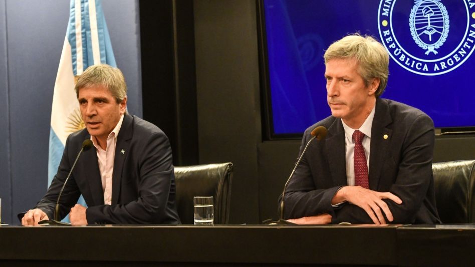 Caputo y la segunda etapa del plan: déficit cero, cambio en el BCRA, cepo sin fecha y baja del PAIS