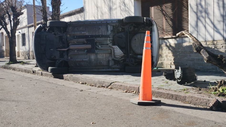 Accidente deja a una pareja de octogenarios lesionados