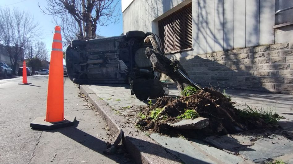 Accidente deja a una pareja de octogenarios lesionados