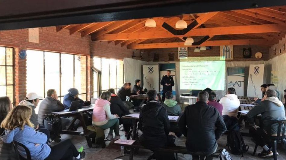 Club de Remo, sede de un   curso de arbitraje en tenis  