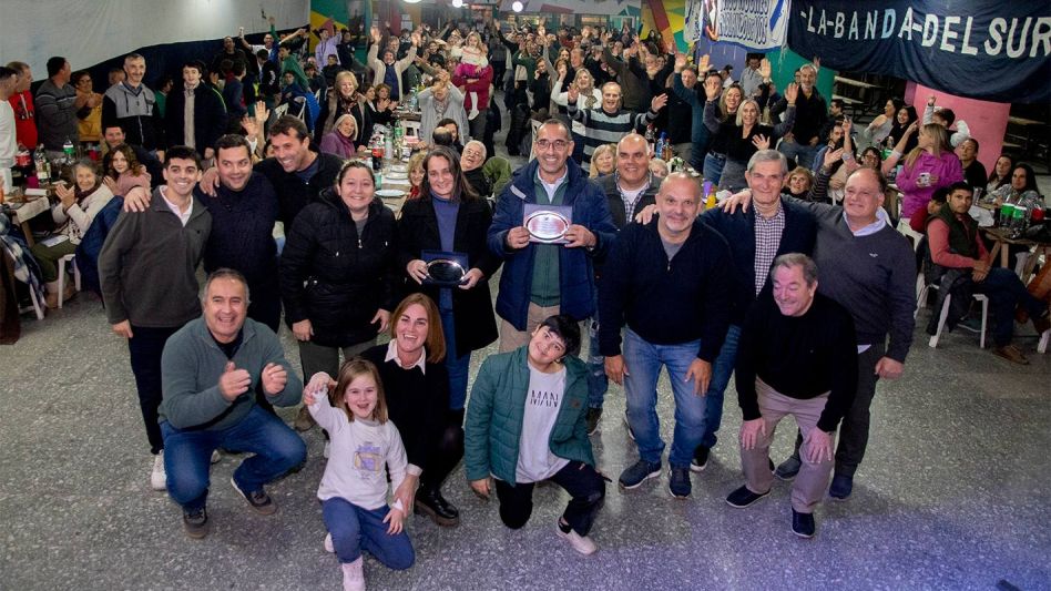 Se realizó la cena solidaria a beneficio de Cemento Armado
