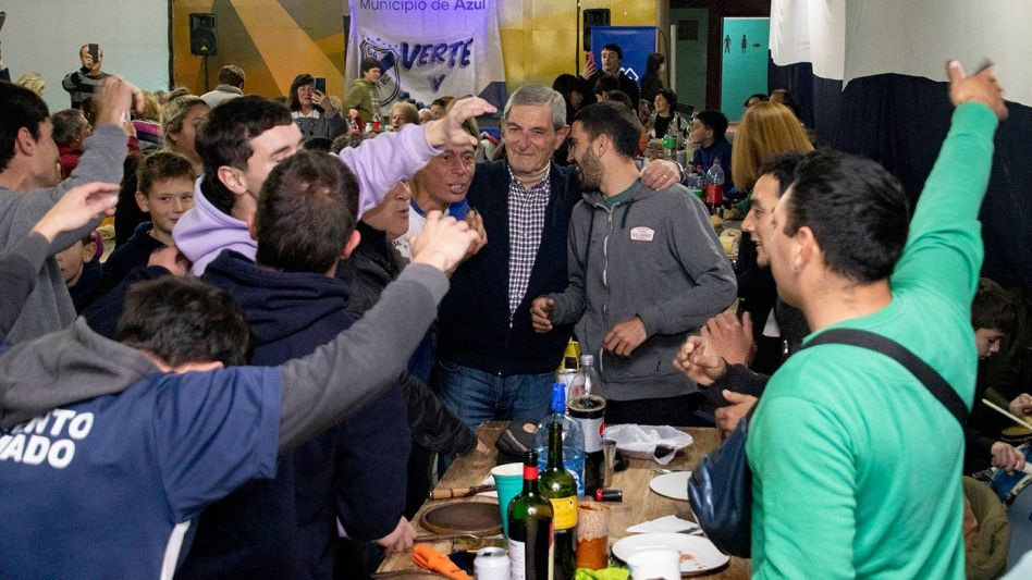 Se realizó la cena solidaria a beneficio de Cemento Armado