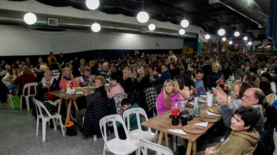 Se realizó la cena solidaria a beneficio de Cemento Armado