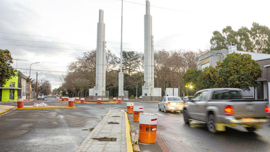 La rotonda de Guaminí y Pellegrini determinará un nuevo sentido de circulación vehicular, establecido en un proyecto de ordenanza. NACHO CORREA