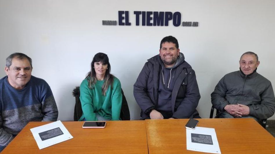Oscar Perull, Eugenia Bongiorno, Lucas Agüero y Eduardo Farina durante la entrevista que le concedieron a diario EL TIEMPO.   AGUSTÍN SCALCINI