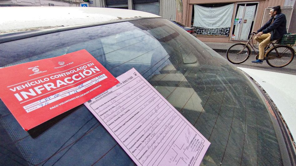la App SEM Azul incorporó una nueva función que permite pagar las multas de estacionamiento desde la misma aplicación.. ARCHIVO/NACHO CORREA