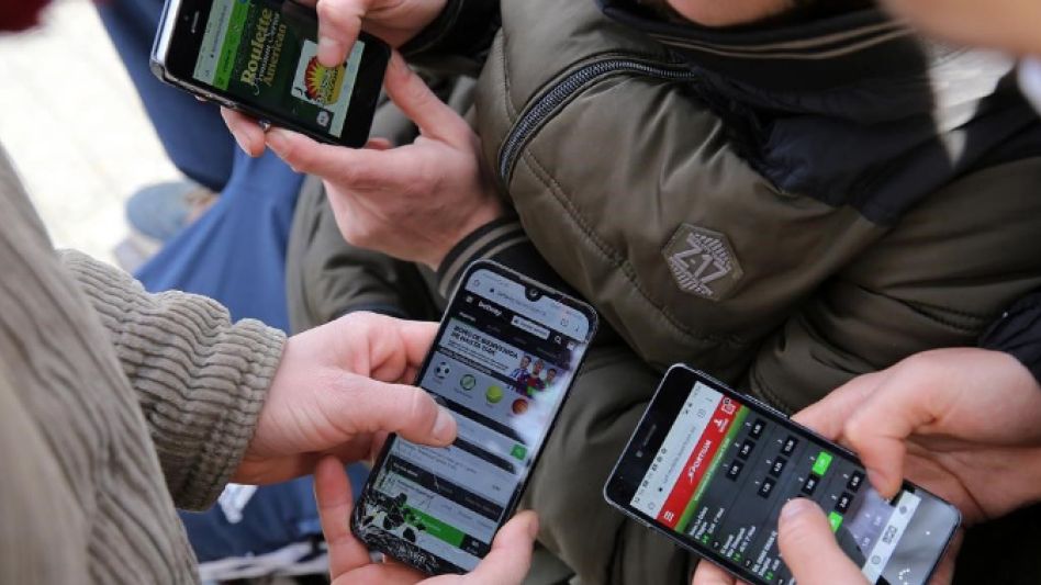 Desde AIEPBA se comenzó a trabajar en políticas tendientes a aportar herramientas para tratar la problemática de la ludopatía y el juego conflictivo desde plataformas tecnológicas entre los alumnos y 