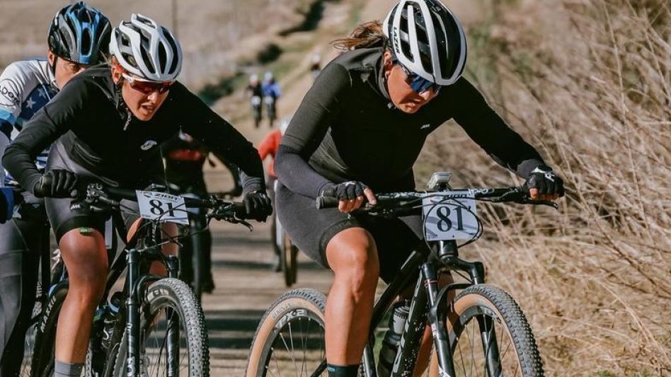 La azuleña Fernanda Conde, junto con la florense Clara Aschero, terminaron en el tercer lugar en la categoría Damas A en la 15° edición de la Vueltas de los Bosques. 