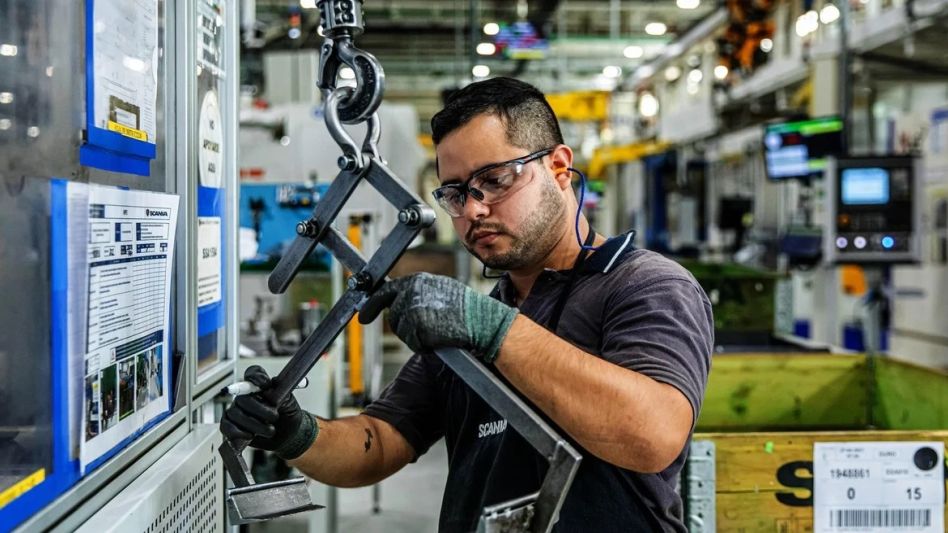 Un 35% de las personas con trabajo son pobres, mientras que crece la desocupación