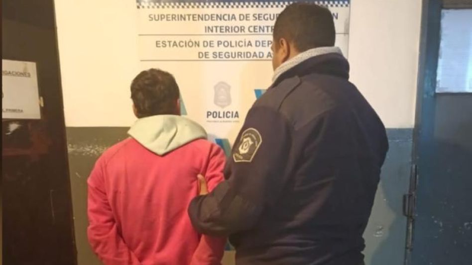 Al considerado autor de este caso de violencia familiar lo aprehendieron hace cinco días y sigue alojado en la comisaría primera.  PBA