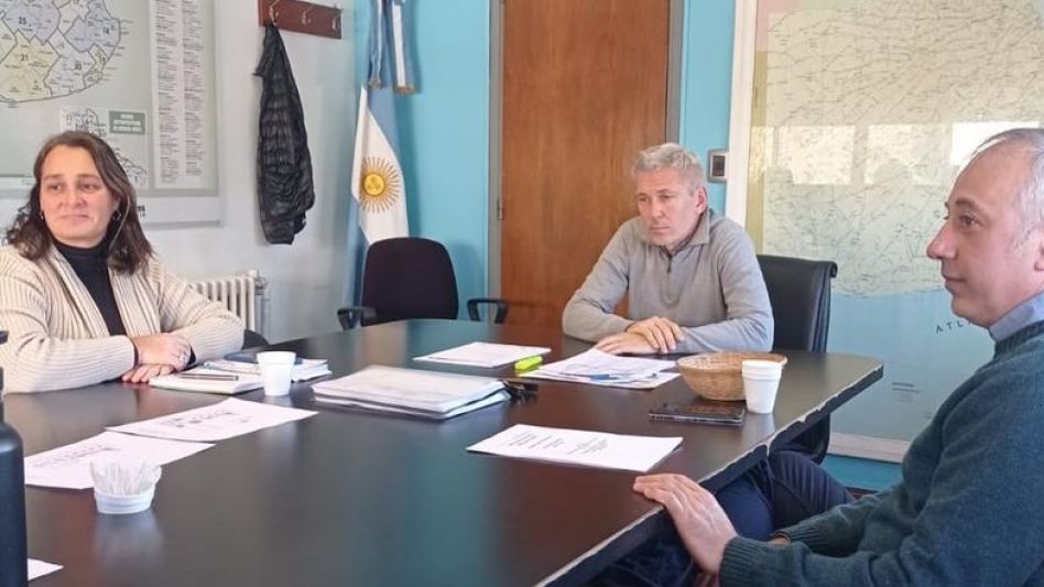 La senadora Lorena Mandagarán y el presidente del Consejo Escolar de Azul Leandro Ferraro se reunieron con Ariel Lambezat, subsecretario de Infraestructura Escolar bonaerense. FOTOS PRENSA SENADORA LO