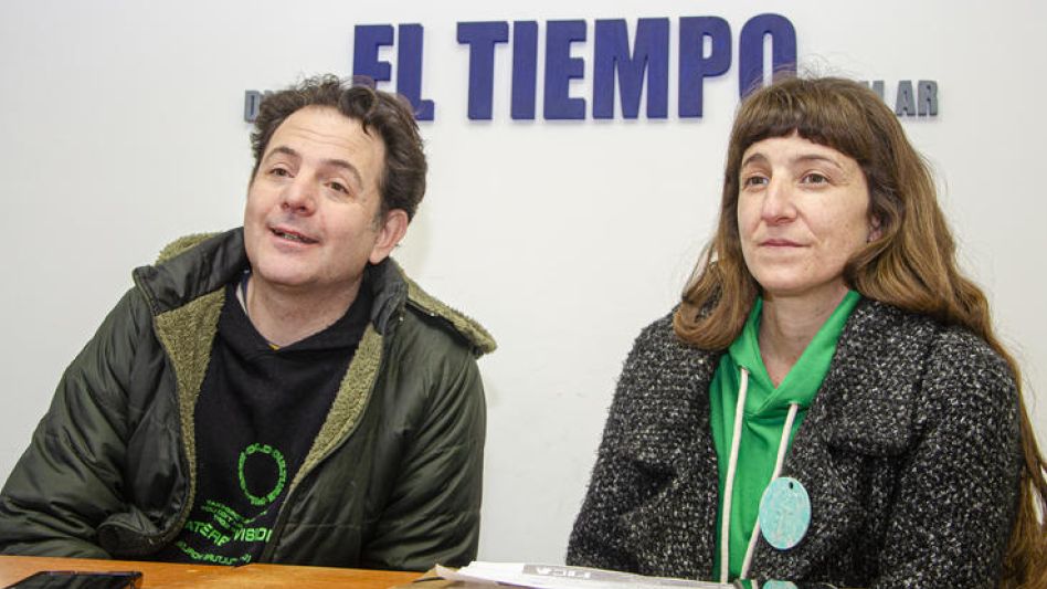 La presidenta del Centro Cultural FICA, Pamela Gioyosa y uno de los integrantes del Combinado Teatral, Horacio Lafat, se refirieron al Segundo Festival Regenerativo.  NACHO CORREA  