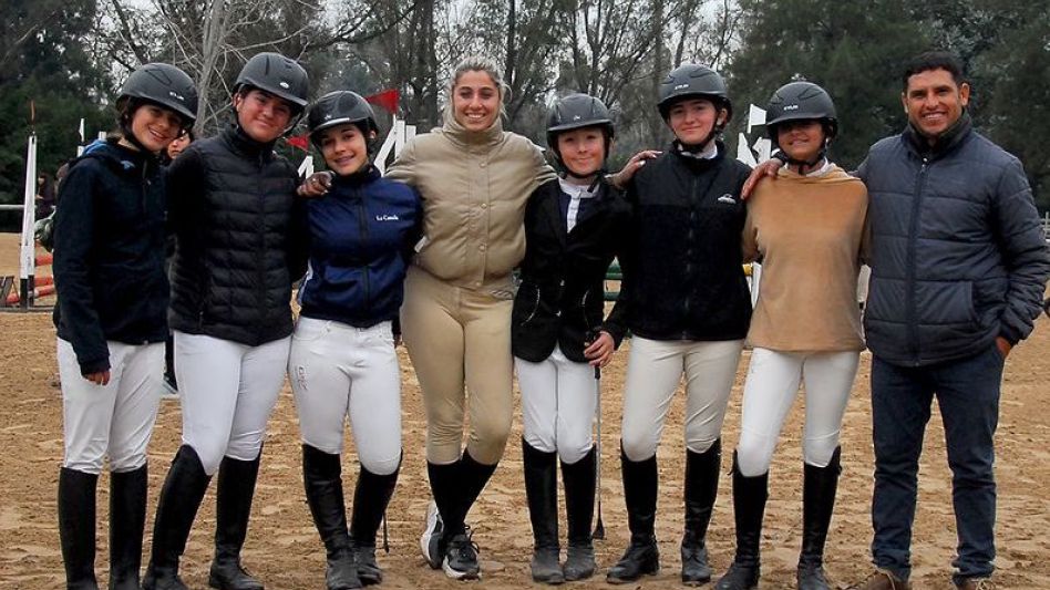 Victoria Casimiro, Micaela Mendivil, Martina Barbieri, Camila Tomás, Celina Urrutti, Paloma Mendivil, Catalina Campello y Raúl Godoy.