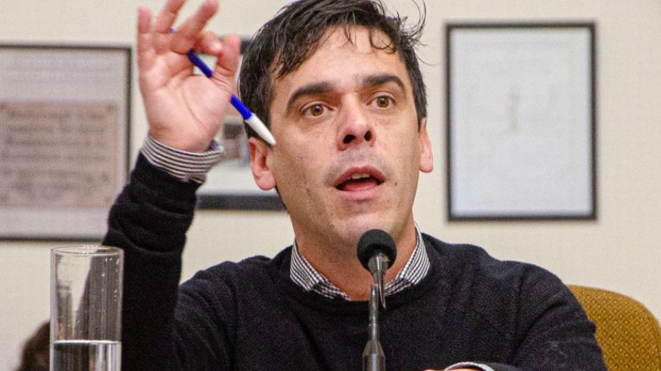 Es hora de que los funcionarios políticos vivan como el resto de nuestra comunidad, afirma el concejal de la UCR Agustín Puyou.  NACHO CORREA