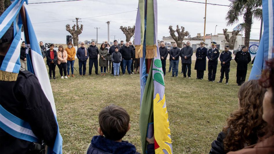 La localidad de 16 de Julio conmemoró ayer su 112 aniversario. Durante el acto, del que participaron diversas instituciones, se rindió homenaje a los fundadores.  FOTOS: PRENSA MUNICIPAL