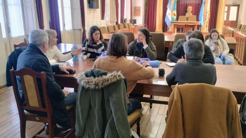 Integrantes del Consejo Municipal de las Personas con Discapacidad durante la reunión con concejales -Bauché y Colomé- en la que se trabajó el proyecto de ordenanza de plazas inclusivas.