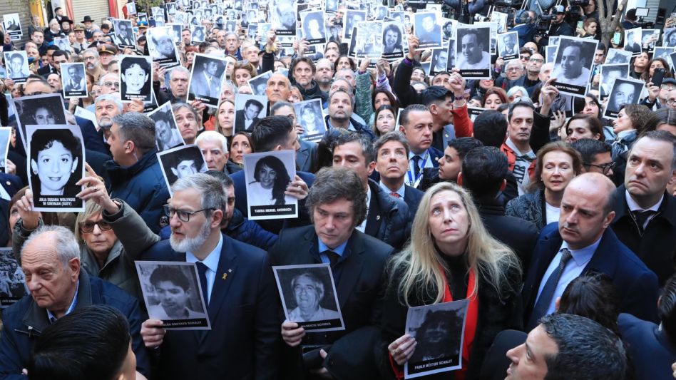 Fuerte reclamo de justicia a 30 años del atentado contra la AMIA: "¿Cuántas décadas más tienen que pasar?"
