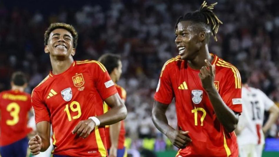Lamine Yamal y Nico Williams, jugadores de la selección española de fútbol, se han convertido en símbolos políticos de la migración.  ABC/ESPAÑA