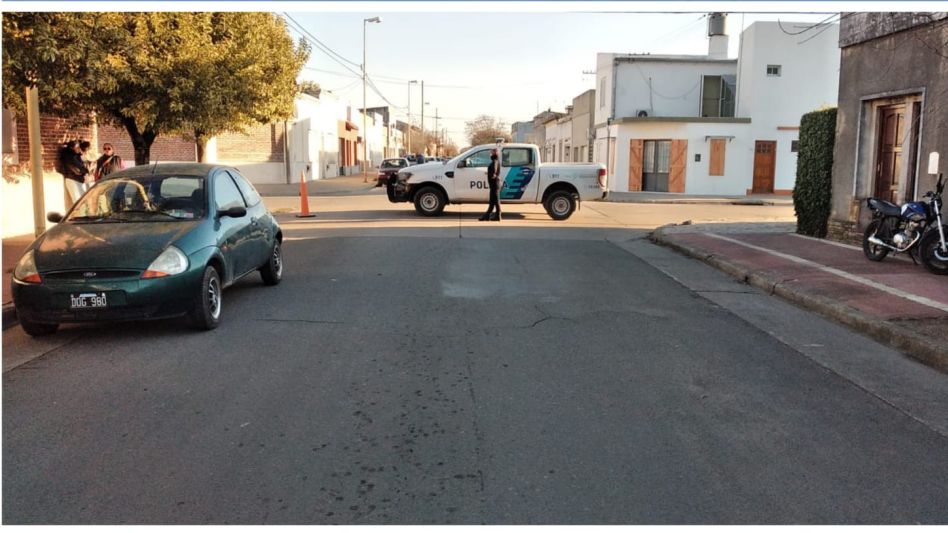 Un varón de 17 años y una mujer de 13, lesionados en un accidente sucedido en Olavarría y Rauch. FOTO: PBA