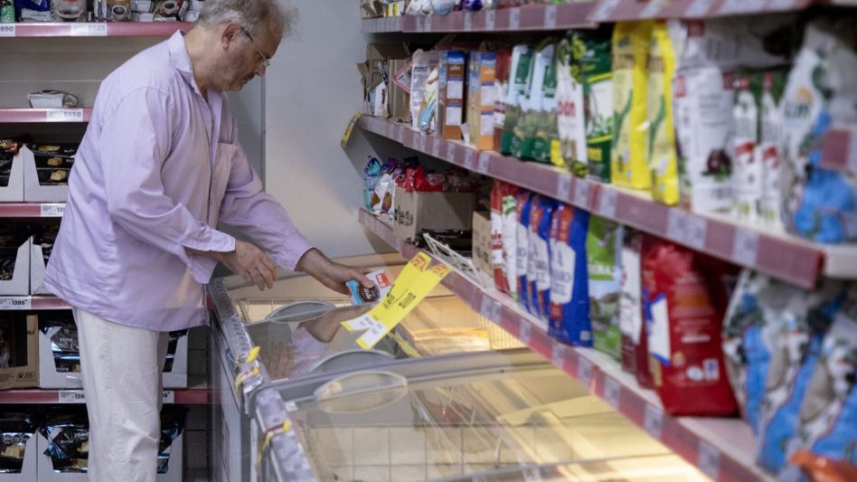 Cada vez más argentinos se financian con la tarjeta, sobre todo después de mitad de mes