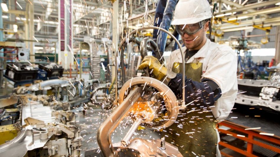 La actividad económica cayó 3% en junio, pero sin el fin de la sequía sería peor