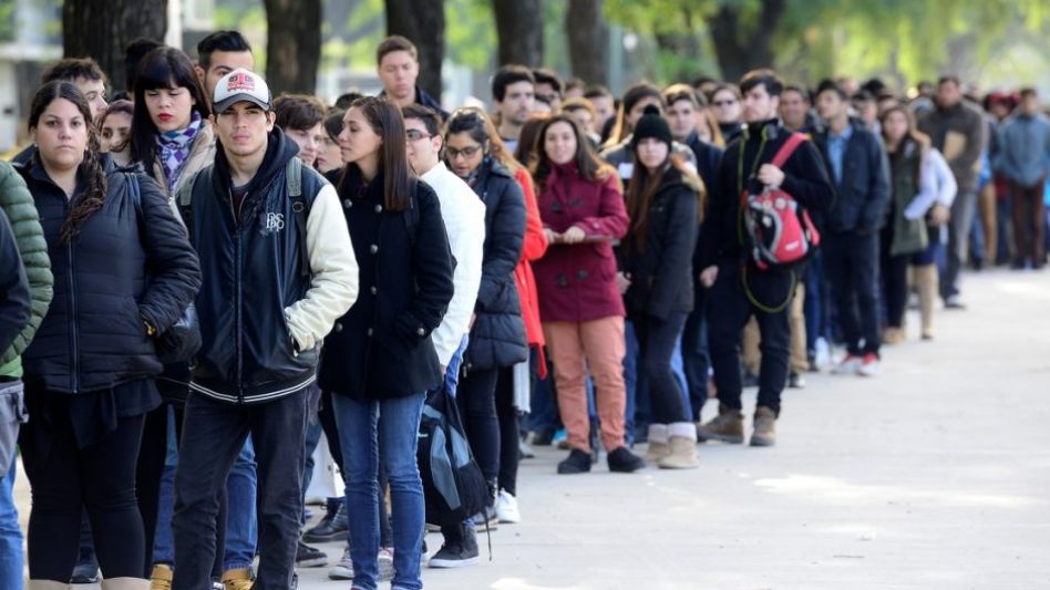 En seis meses se duplicó la cantidad de personas que recibe la prestación de desempleo