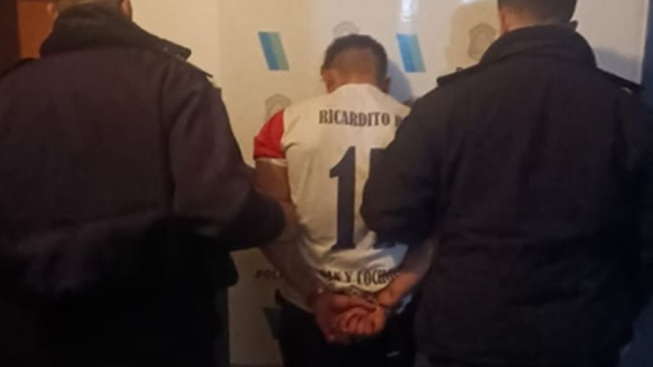 A la espera de su traslado a una unidad penal, el acusado sigue detenido en la comisaría primera local. FOTO: PBA/ARCHIVO