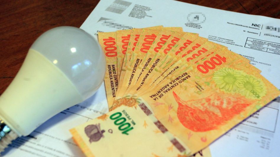 El gobierno comienza a aplicar nuevos aumentos mensuales a los servicios de luz y gas