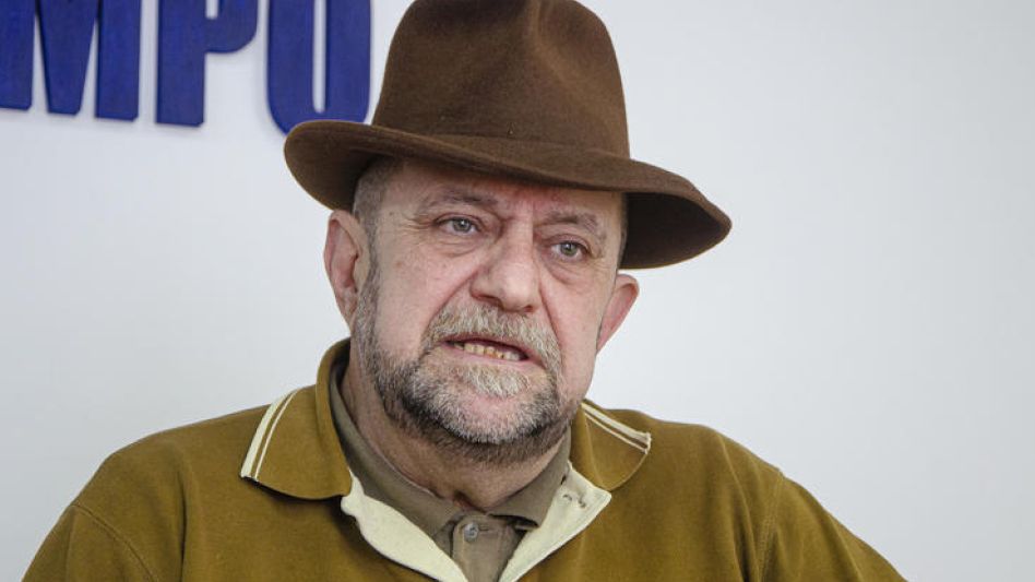 ?Tengo un grupo de WhatsApp para que la gente se comunique. La idea es que se sigan sumando jubilados, porque nos han quitado de todo?, afirmó el vecino Carlos Brizuela. NACHO CORREA