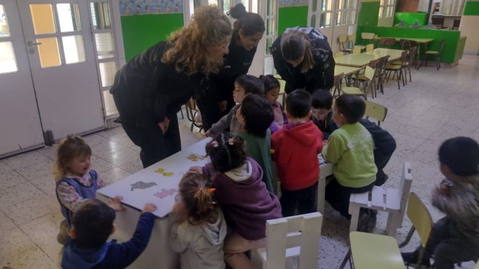 Desde una cárcel de Azul elaboraron y entregaron juegos didácticos para un Jardín Maternal Municipal